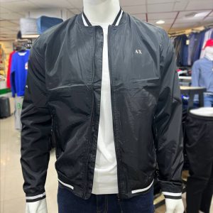 جاكيت مقاومة للبرد والماء Veste résistante au froid et à l’eau