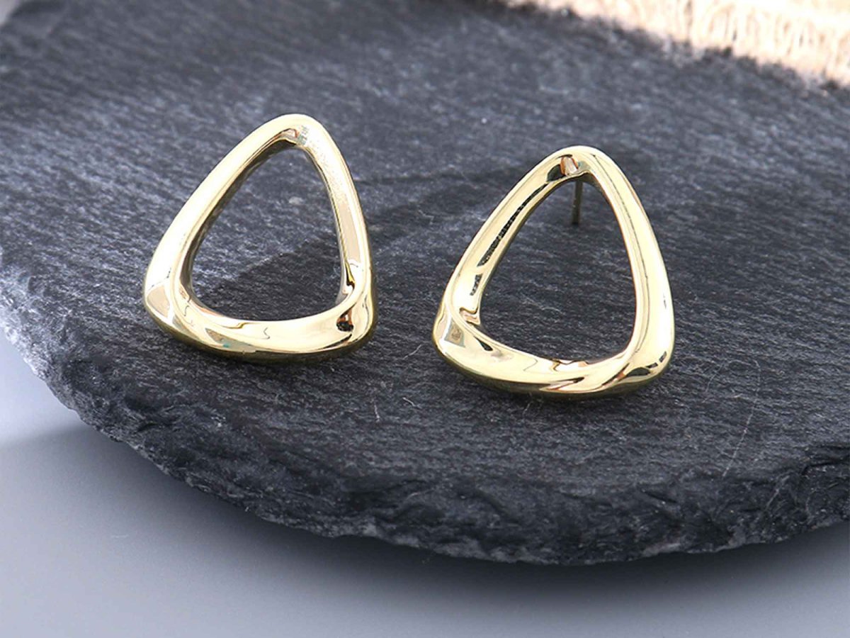 Simple mini geometric earrings