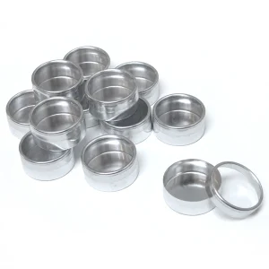 Lot de 12 petites boîtes en métal