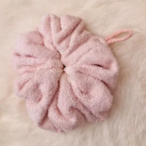 Une Fleur de Douche en Éponge de Bambou – Douceur Naturelle et Confort pour votre Peau