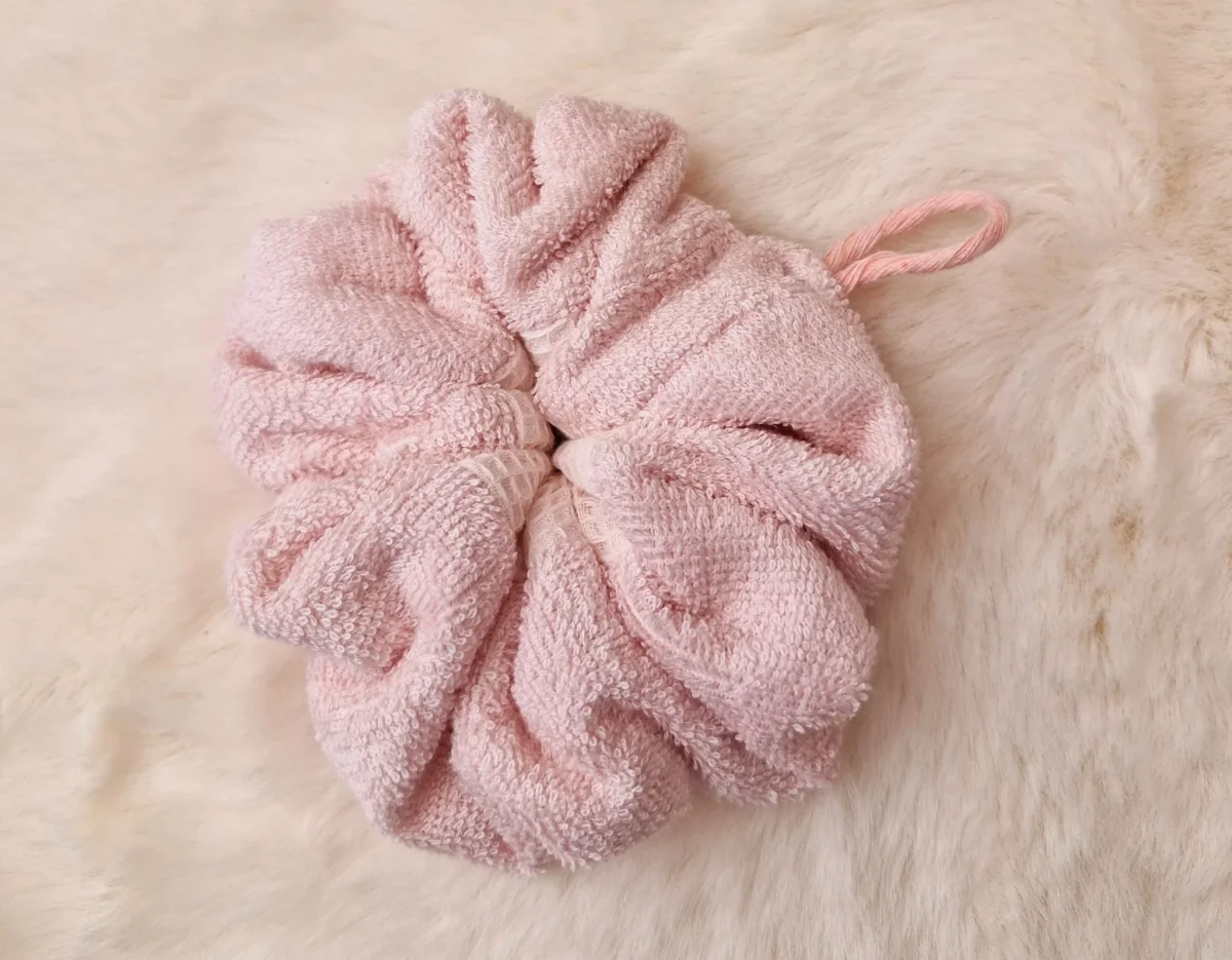 Une Fleur de Douche en Éponge de Bambou – Douceur Naturelle et Confort pour votre Peau