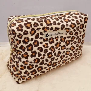 Trousse de toilette motif léopard matelassé – Élégance et praticité pour vos essentiels beauté