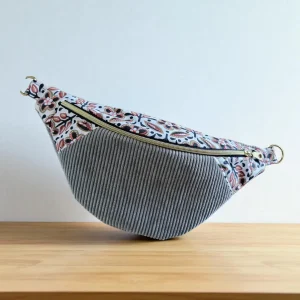 Sac banane femme velours côtelé gris et fleuri , sac tendance , sac pratique , idée cadeau de noël , made in France , fait main