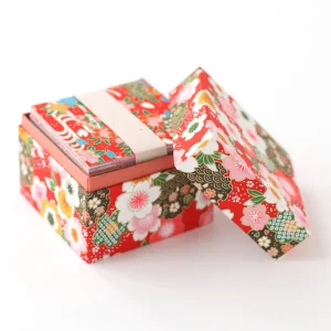 200 Papiers Origami - 6 x 6 cm - Motifs variés - Traditionnel - Boîte Rouge