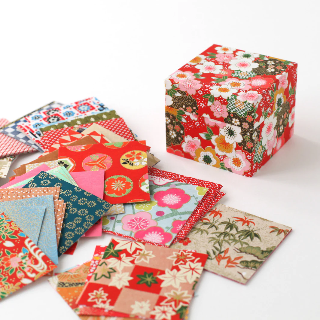 200 Papiers Origami - 6 x 6 cm - Motifs variés - Traditionnel - Boîte Rouge – Image 3