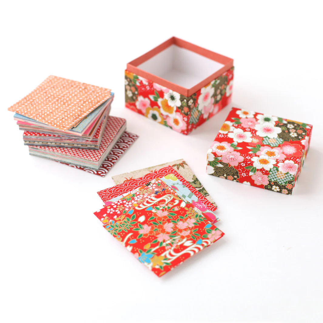 200 Papiers Origami - 6 x 6 cm - Motifs variés - Traditionnel - Boîte Rouge – Image 5