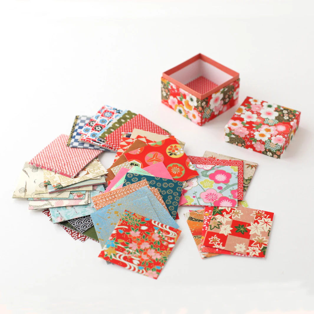 200 Papiers Origami - 6 x 6 cm - Motifs variés - Traditionnel - Boîte Rouge – Image 6