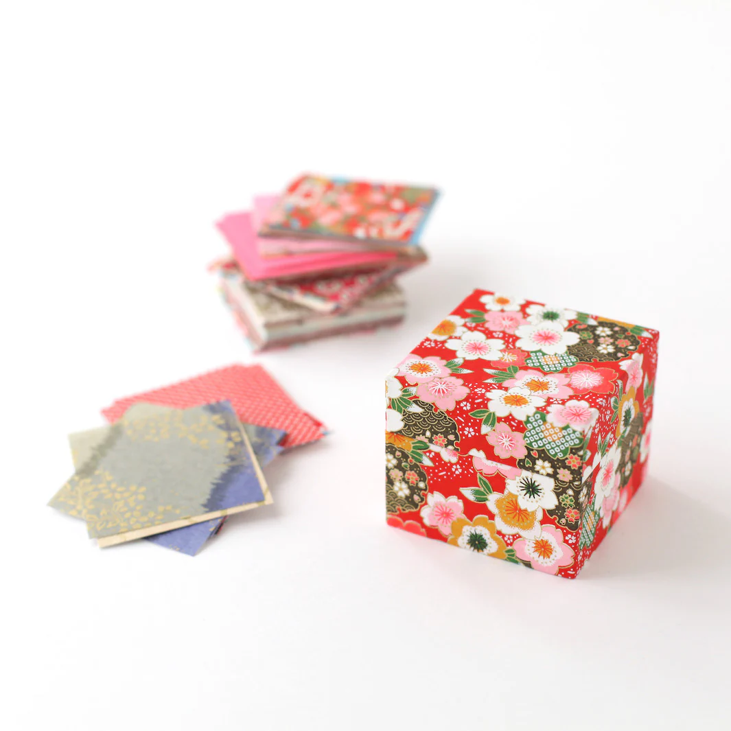 200 Papiers Origami - 6 x 6 cm - Motifs variés - Traditionnel - Boîte Rouge – Image 8