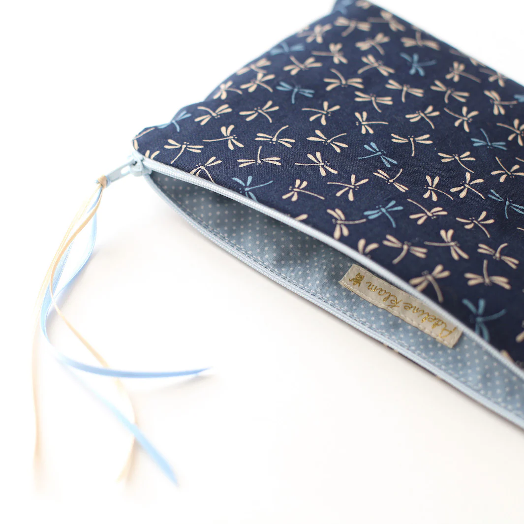 Trousse Plate en Tissus Japonais - Libellule - Bleu Marine – Image 3