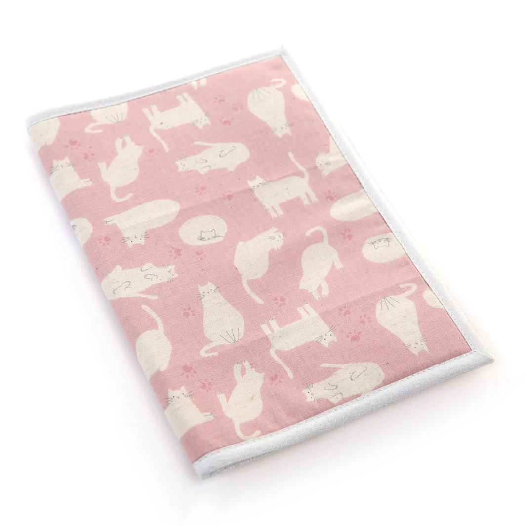 Protège Carnet de Santé en Tissus Japonais - Chats et Vagues en Pointillé - Rose, Blanc Cassé, Noir et Argent