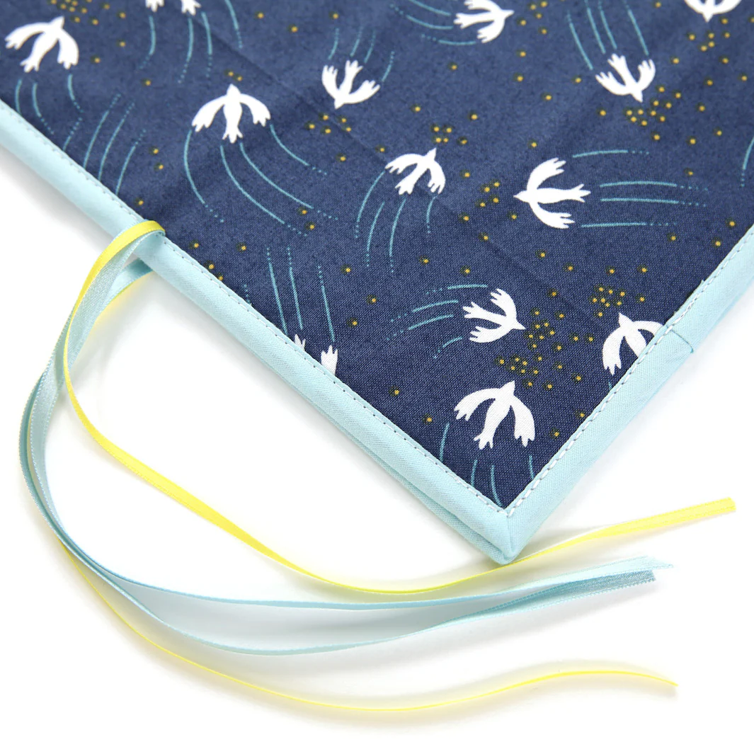 Protège Carnet de Santé en Tissus Japonais - Ciel de Nuit et Étoiles - Bleu Foncé et Bleu Ciel – Image 3