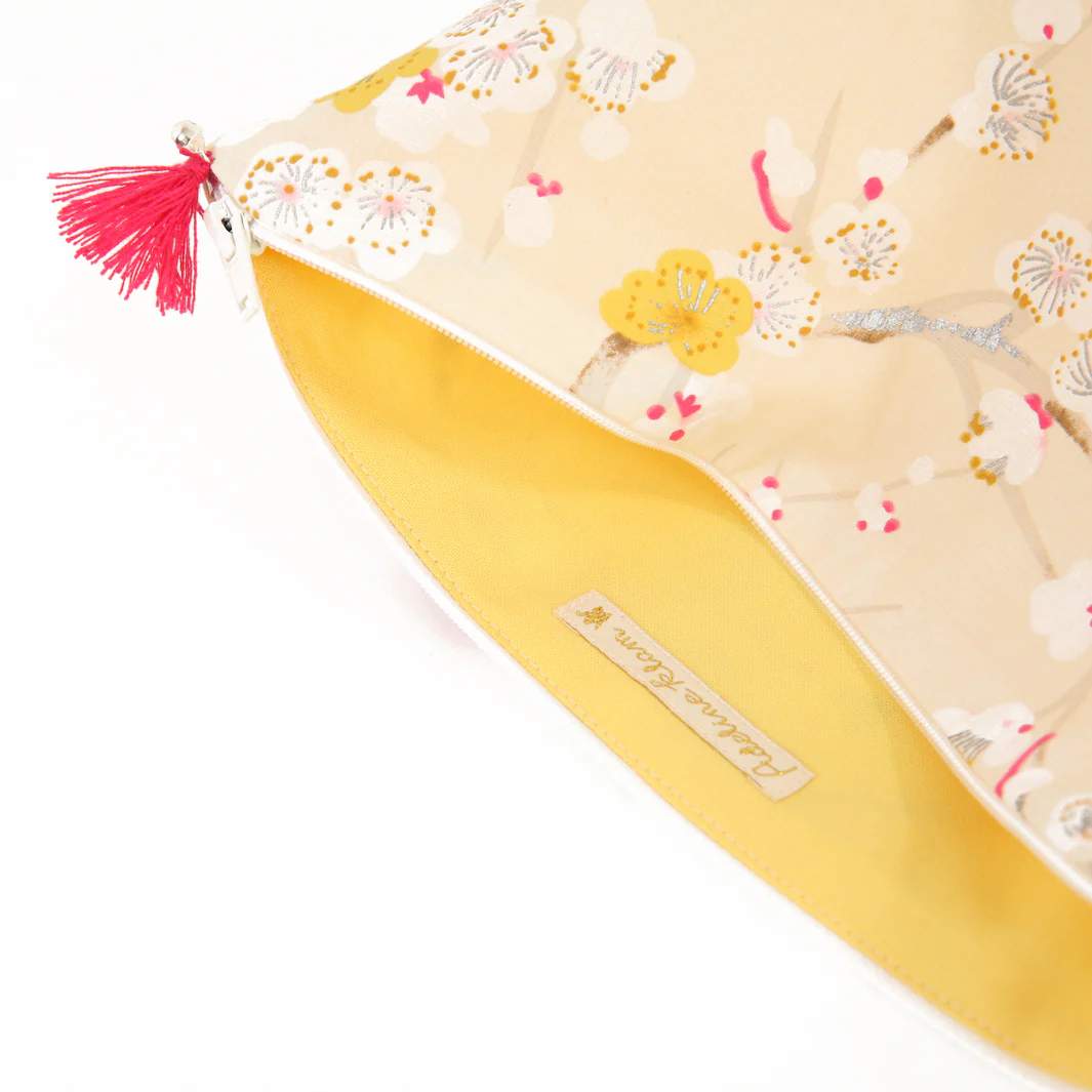 Trousse avec Fond en Tissus Japonais - Branches de Fleurs de Prunier - Beige, Jaune et Rose – Image 4