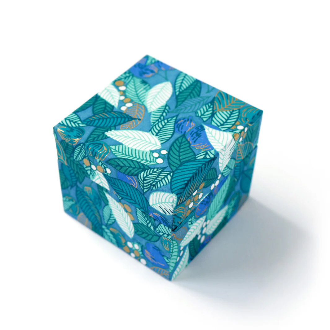 200 Papiers Origami - 6 x 6 cm - Motifs variés - Traditionnel - Boîte Bleu (M935) – Image 2