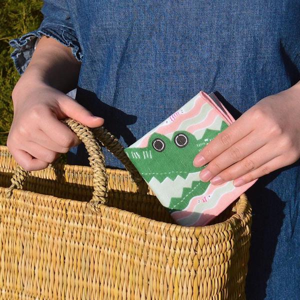 Serviette éponge - Crocodile vert, Fond rose - Kata Kata – Image 6