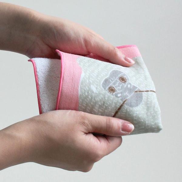 Serviette éponge - Gorille gris, Fond rose - Kata Kata - 25x25cm – Image 3