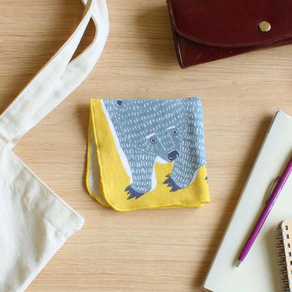 Serviette éponge - Ours bleu, Fond jaune - Kata Kata – Image 5